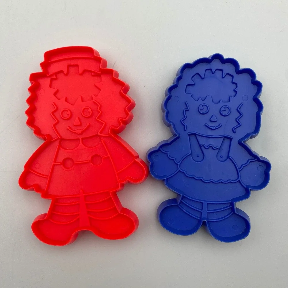 Vintage‎ Raggedy Ann and Andy Plastic Cookie Cutters Red Blue Bobbs-Merrill Set